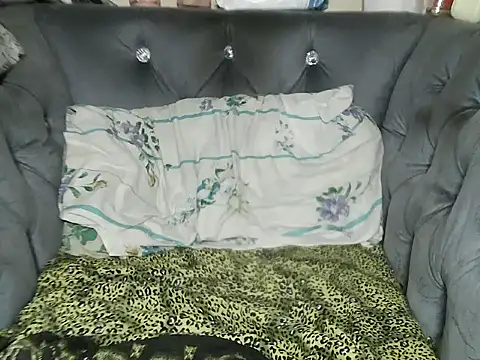 Snapshot of Silky_aura chatting on 07-03-26, 12:33 Silky aura online show from 07-03-26, 12:33