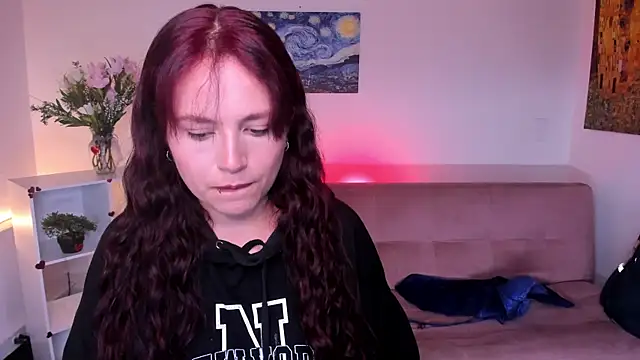 Snapshot of Miss_serena chatting on 06-11-26, 12:32 Miss serena online show from 06-11-26, 12:32