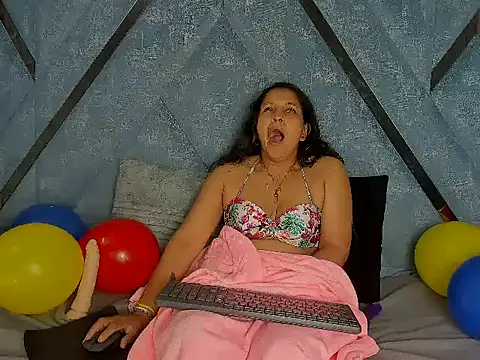 Danna Sg online show from 06-19-26, 05:34