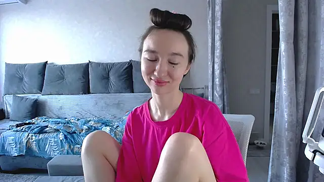 Snapshot of Maryana_Ro chatting on 10-21-25, 07:53 Maryana Ro online show from 10-21-25, 07:53