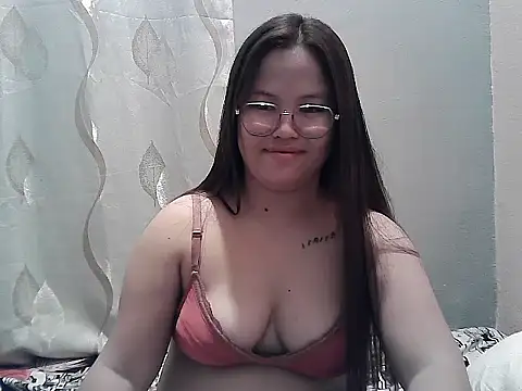 Snapshot of ThePrettySecret chatting on 07-17-26, 06:57 ThePrettySecret online show from 07-17-26, 06:57