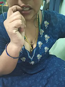 Snapshot of Tamil-kaviya98 chatting on 06-30-26, 07:42 Tamil-kaviya98 online show from 06-30-26, 07:42