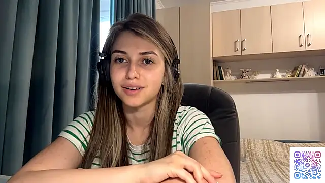 Snapshot of CameTruce chatting on 07-11-26, 04:21 CameTruce online show from 07-11-26, 04:21