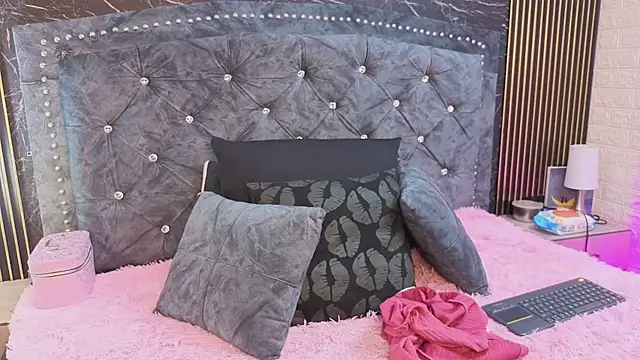 Snapshot of AlexandraNoxx chatting on 07-04-26, 10:21 AlexandraNoxx online show from 07-04-26, 10:21