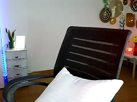 Yalinahotty online show from 06-11-26, 02:00