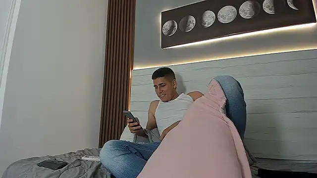 Snapshot of Mauro_boy chatting on 06-11-26, 12:43 Mauro boy online show from 06-11-26, 12:43