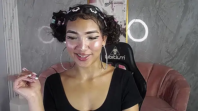 Snapshot of CamilaVixen_ch chatting on 05-30-26, 01:25 CamilaVixen ch online show from 05-30-26, 01:25
