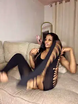 Snapshot of kiki_sexxy chatting on 06-27-26, 08:03 kiki sexxy online show from 06-27-26, 08:03