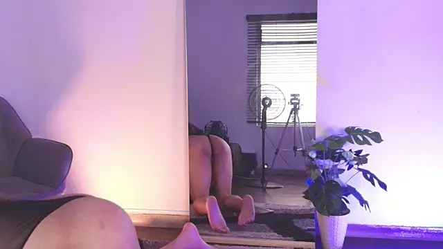 Snapshot of AshleyMonroee__ chatting on 06-21-26, 02:08 AshleyMonroee online show from 06-21-26, 02:08