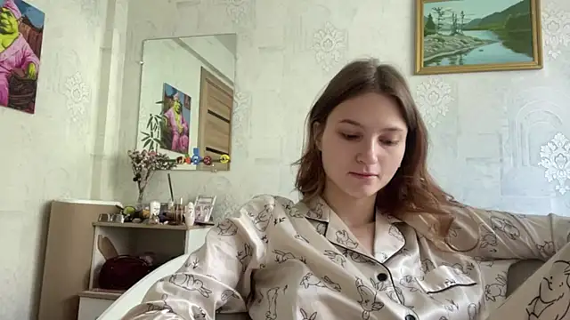 Snapshot of HeIen_cute chatting on 06-06-26, 03:33 HeIen cute online show from 06-06-26, 03:33