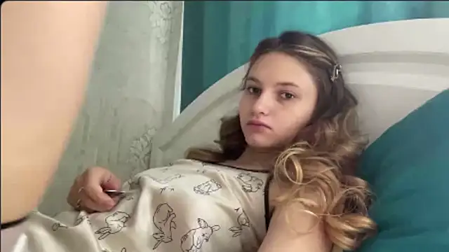 Snapshot of HeIen_cute chatting on 07-17-26, 06:20 HeIen cute online show from 07-17-26, 06:20