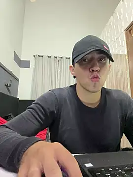 Snapshot of Fer_Ti chatting on 06-17-26, 09:49 Fer Ti online show from 06-17-26, 09:49