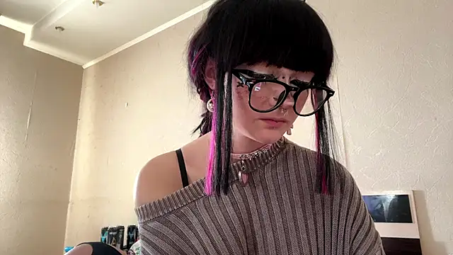 Snapshot of HolyCute chatting on 06-04-26, 02:34 HolyCute online show from 06-04-26, 02:34