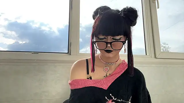 Snapshot of HolyCute chatting on 06-06-26, 02:22 HolyCute online show from 06-06-26, 02:22