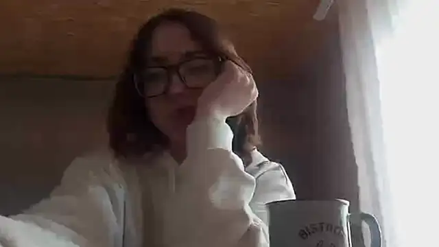 Snapshot of OliviaMoment chatting on 06-04-26, 09:59 OliviaMoment online show from 06-04-26, 09:59