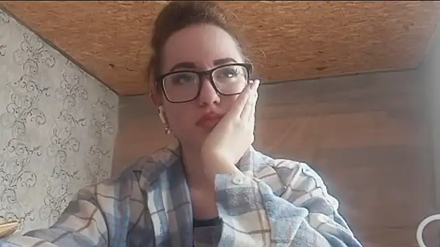 Snapshot of OliviaMoment chatting on 06-06-26, 09:58 OliviaMoment online show from 06-06-26, 09:58