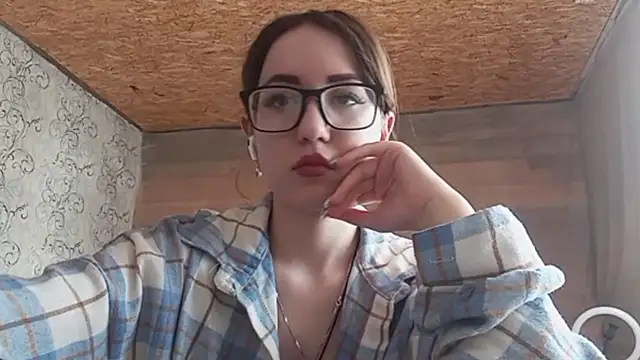 Snapshot of OliviaMoment chatting on 06-07-26, 10:08 OliviaMoment online show from 06-07-26, 10:08