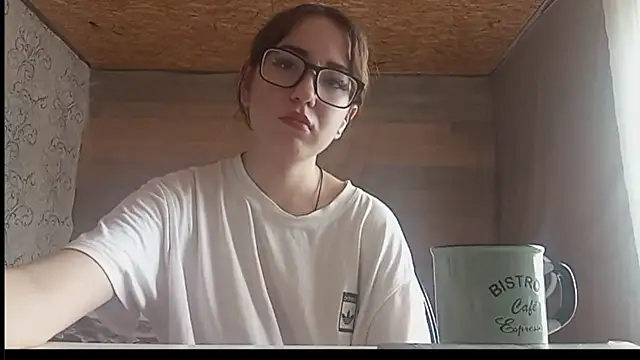 Snapshot of OliviaMoment chatting on 07-06-26, 08:22 OliviaMoment online show from 07-06-26, 08:22