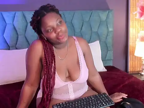 Snapshot of RoxaneMiranda chatting on 05-28-26, 08:50 RoxaneMiranda online show from 05-28-26, 08:50