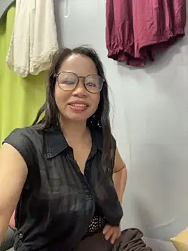 Snapshot of honghong_mother chatting on 06-15-26, 03:09 honghong mother online show from 06-15-26, 03:09