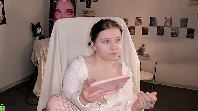 Snapshot of Kylie-Voss chatting on 06-04-26, 04:07 Kylie-Voss online show from 06-04-26, 04:07