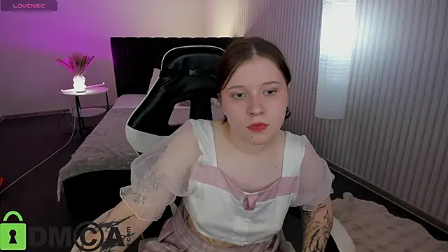 Snapshot of Kylie-Voss chatting on 07-16-26, 03:01 Kylie-Voss online show from 07-16-26, 03:01
