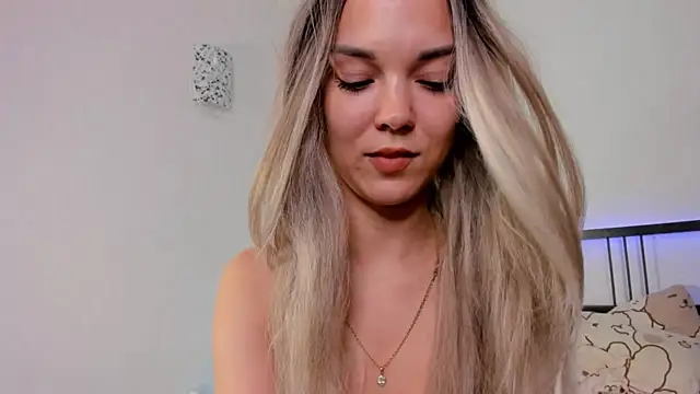 Snapshot of Flora_Meooww chatting on 06-21-26, 02:19 Flora Meooww online show from 06-21-26, 02:19