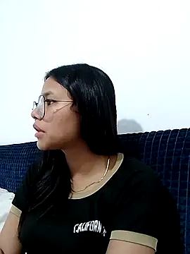 Snapshot of Sofielovee-01 chatting on 06-10-26, 01:21 Sofielovee-01 online show from 06-10-26, 01:21