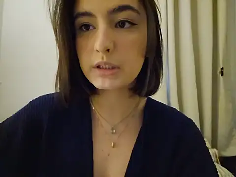 Snapshot of Juh_castro chatting on 06-17-26, 06:53 Juh castro online show from 06-17-26, 06:53
