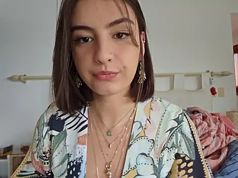 Snapshot of Juh_castro chatting on 06-24-26, 04:28 Juh castro online show from 06-24-26, 04:28