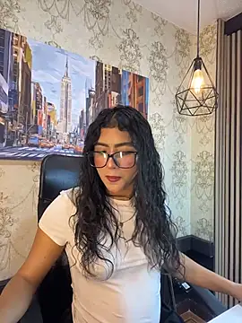 Snapshot of Holly_Watson_ chatting on 07-16-26, 04:51 Holly Watson online show from 07-16-26, 04:51