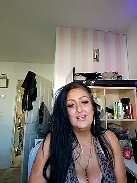 Snapshot of Angeldevlin81 chatting on 06-18-26, 06:12 Angeldevlin81 online show from 06-18-26, 06:12