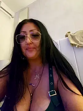 Snapshot of Angeldevlin81 chatting on 08-03-26, 01:04 Angeldevlin81 online show from 08-03-26, 01:04