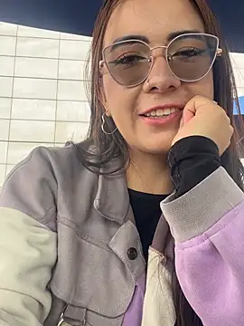 Snapshot of arilynn_ chatting on 06-18-26, 03:49 arilynn online show from 06-18-26, 03:49