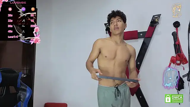 Maximiliano Young online show from 06-19-26, 01:04