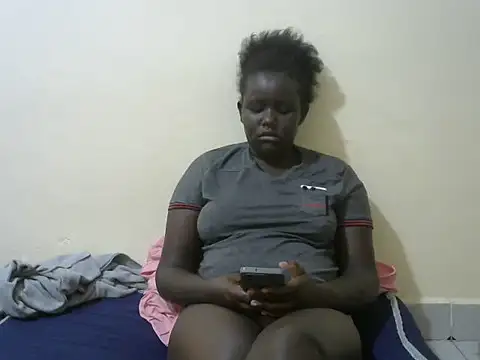 Snapshot of beauty_girl2 chatting on 06-26-26, 05:23 beauty girl2 online show from 06-26-26, 05:23