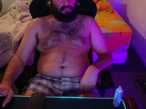 Snapshot of Latinbearhairy chatting on 06-17-26, 05:10 Latinbearhairy online show from 06-17-26, 05:10