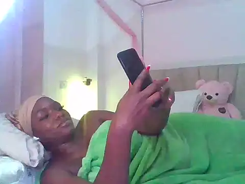 Snapshot of Xannaxx_ chatting on 06-25-26, 04:01 Xannaxx online show from 06-25-26, 04:01