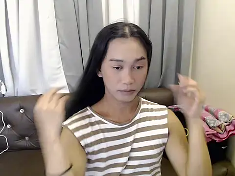 Snapshot of kyla_pretty chatting on 07-17-26, 03:18 kyla pretty online show from 07-17-26, 03:18