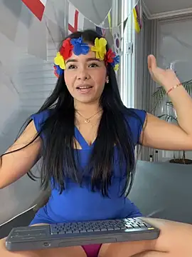 ValentinaLuciana online show from 06-18-26, 03:38