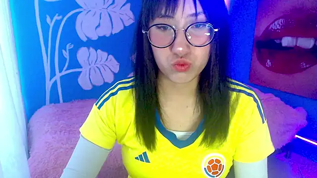 Snapshot of eli_doll chatting on 07-07-26, 11:14 eli doll online show from 07-07-26, 11:14