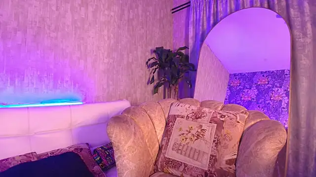 chloe bronze online show from 06-15-26, 08:22