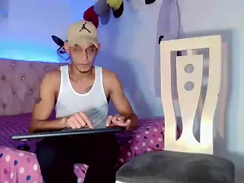 Snapshot of Brendt_Hotx chatting on 06-30-26, 04:08 Brendt Hotx online show from 06-30-26, 04:08