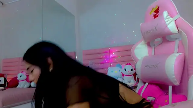Snapshot of katiuska_lovely chatting on 06-14-26, 05:09 katiuska lovely online show from 06-14-26, 05:09