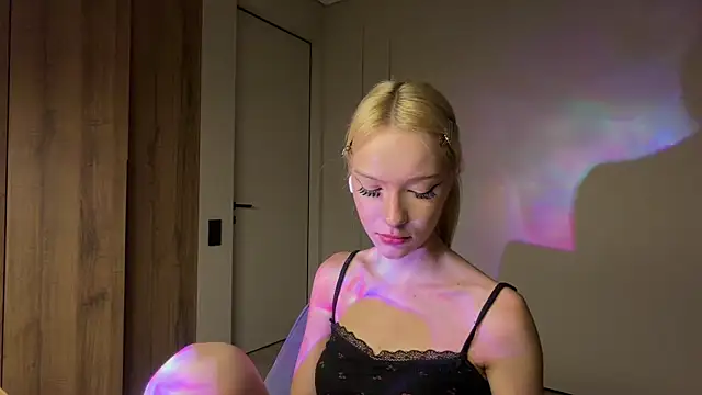 Snapshot of Anny_qte chatting on 07-30-26, 06:18 Anny qte online show from 07-30-26, 06:18