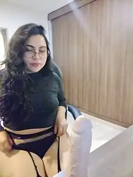 Snapshot of Roxxy_Sade chatting on 06-17-26, 12:02 Roxxy Sade online show from 06-17-26, 12:02
