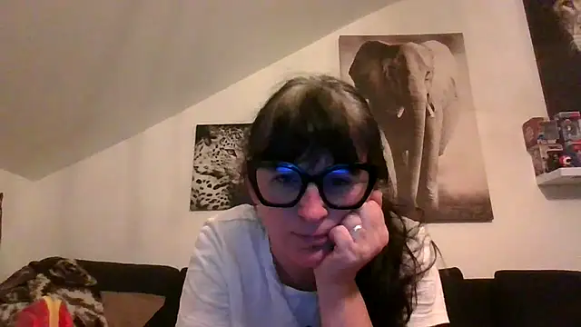 Snapshot of sexujuly88 chatting on 06-18-26, 08:35 sexujuly88 online show from 06-18-26, 08:35