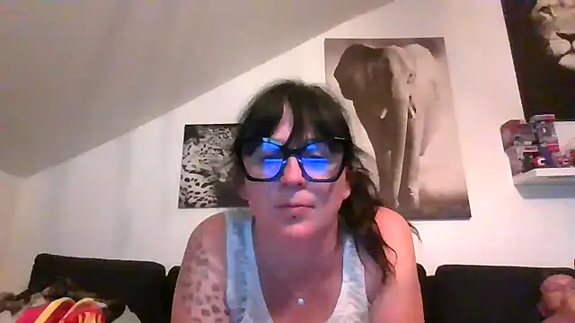 Snapshot of sexujuly88 chatting on 07-12-26, 08:55 sexujuly88 online show from 07-12-26, 08:55