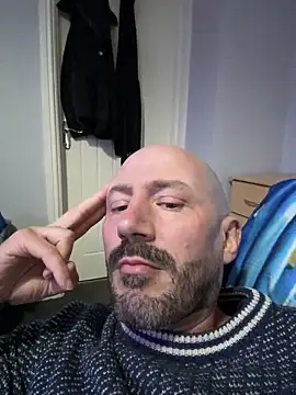 Snapshot of moonpig1 chatting on 06-07-26, 01:04 moonpig1 online show from 06-07-26, 01:04