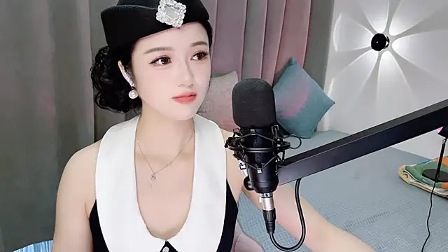 Momo-Wow online show from 06-18-26, 06:13